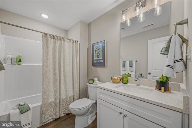 15 BOOTHBAY DR, Martinsburg, WV 25403