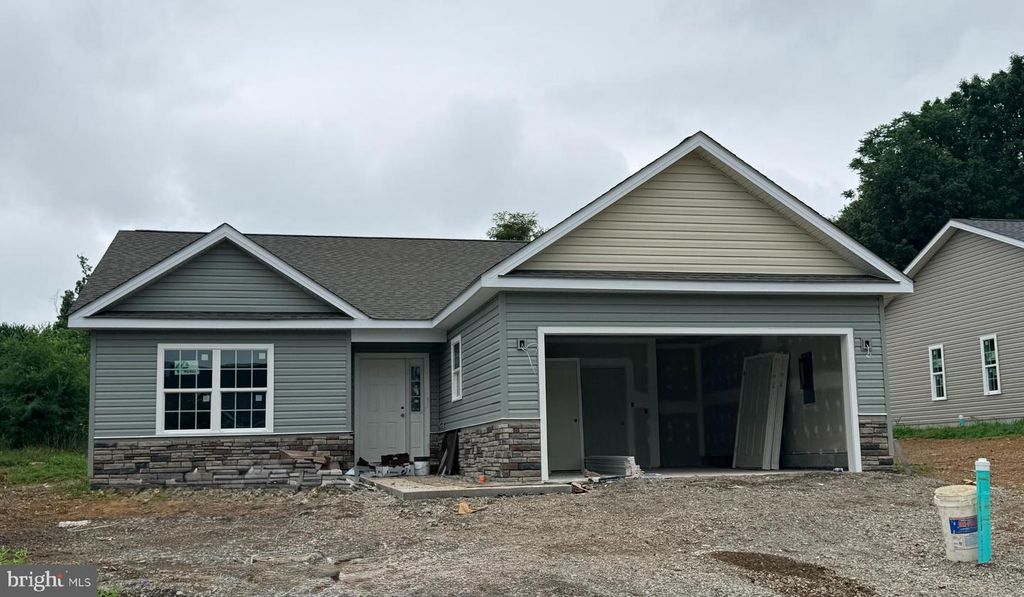 15 BOOTHBAY DR, Martinsburg, WV 25403