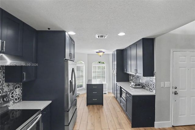 572 SE 18th Drive, Homestead, FL 33033