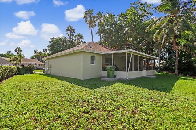 572 SE 18th Drive, Homestead, FL 33033