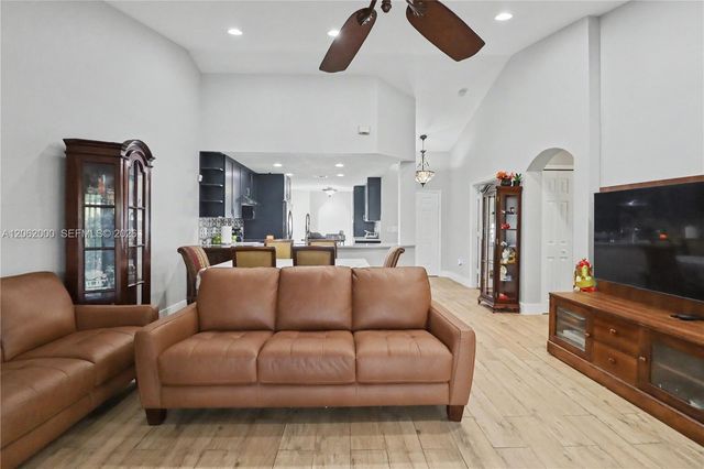 572 SE 18th Drive, Homestead, FL 33033