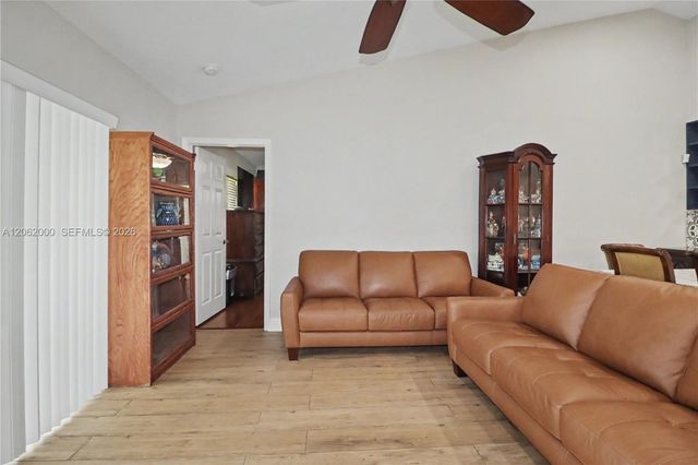 572 SE 18th Drive, Homestead, FL 33033