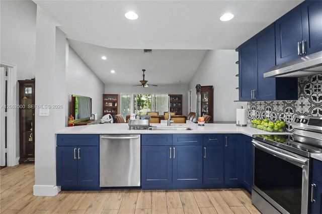 572 SE 18th Drive, Homestead, FL 33033