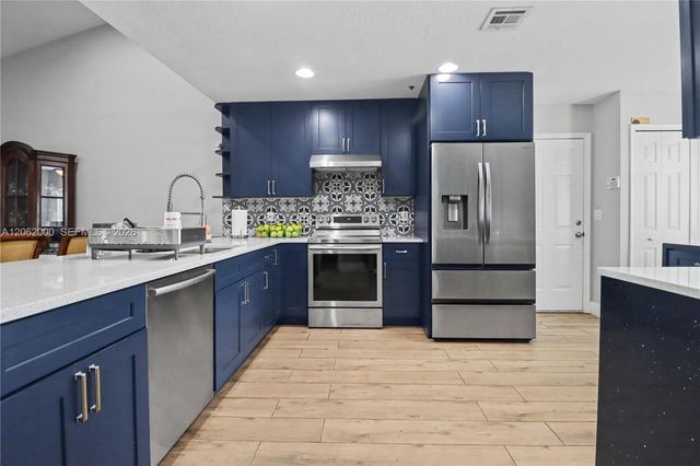 572 SE 18th Drive, Homestead, FL 33033