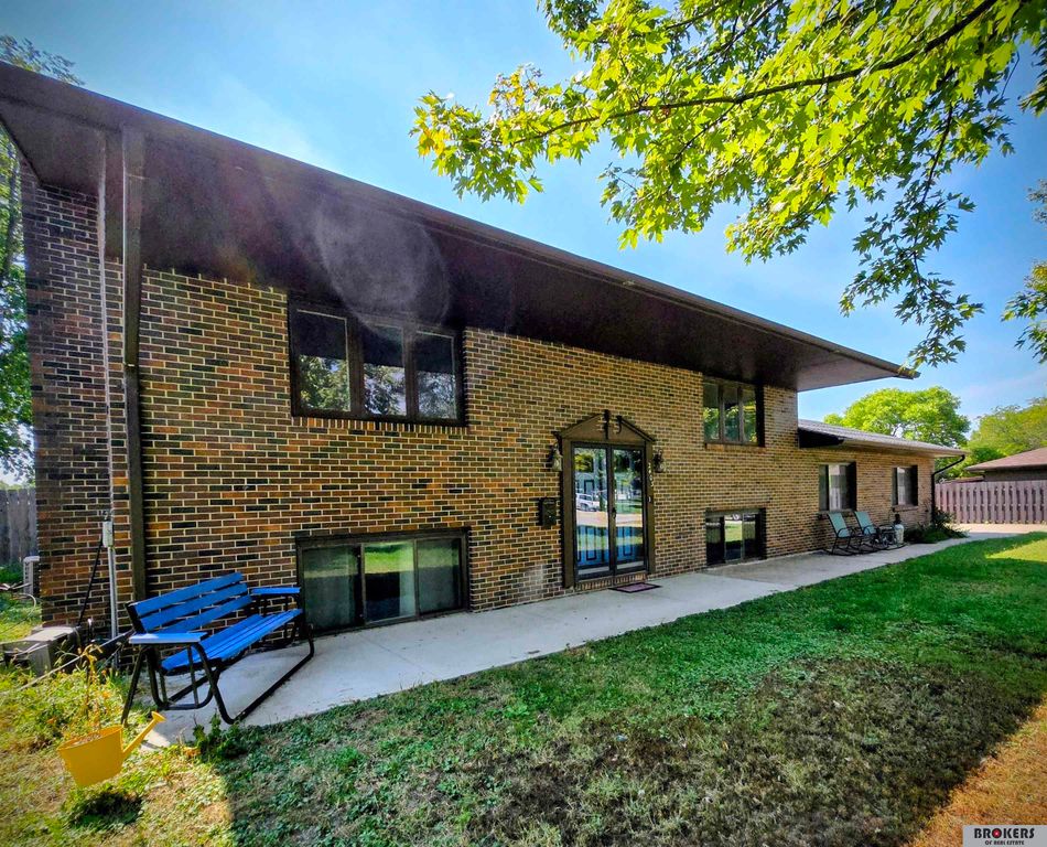 2403 Elk Street, Beatrice, NE 68310