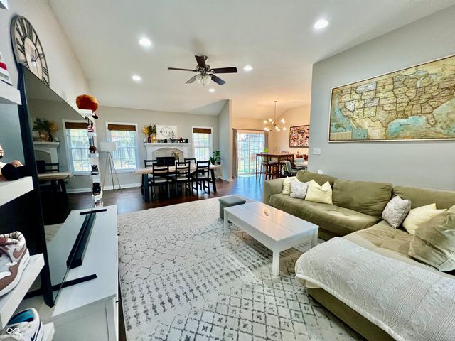 6126 Regency Drive, Columbus, IN 47203