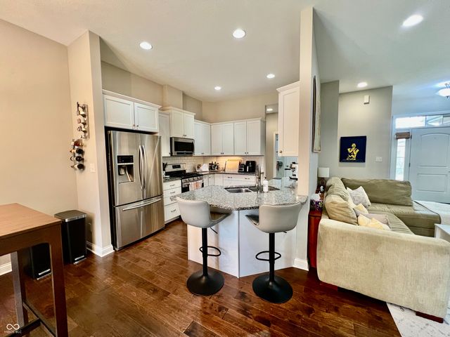 6126 Regency Drive, Columbus, IN 47203