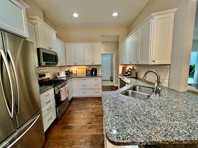 6126 Regency Drive, Columbus, IN 47203