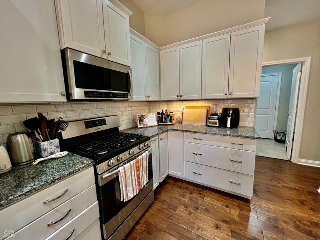 6126 Regency Drive, Columbus, IN 47203