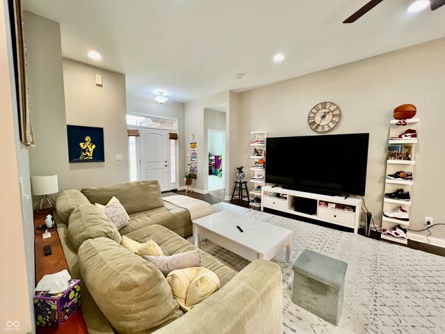 6126 Regency Drive, Columbus, IN 47203