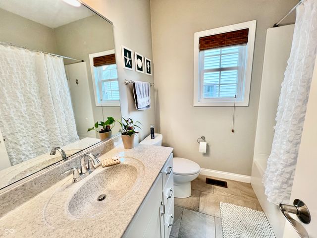 6126 Regency Drive, Columbus, IN 47203