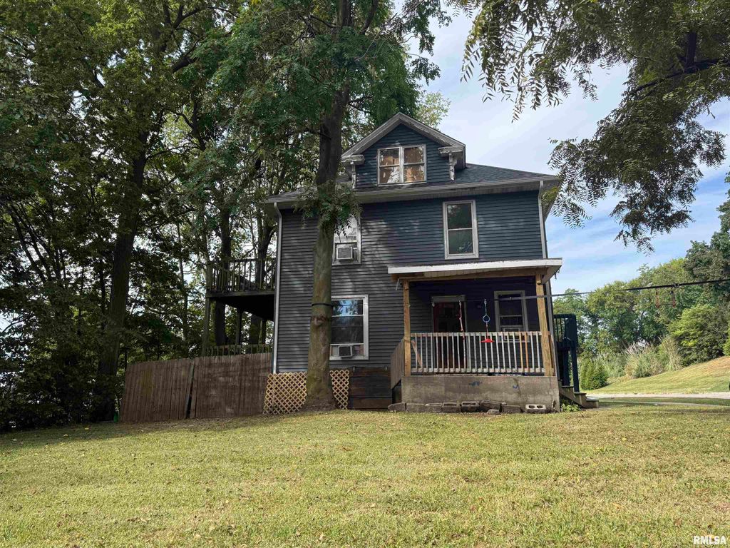 452 21ST Street, Bettendorf, IA 52722