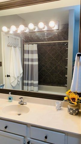 3100 Walnut Bend Lane 309, Houston, TX 77042