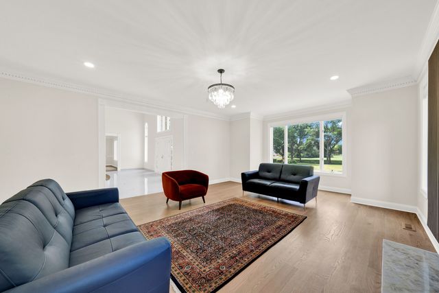 5 S Meadow Court, South Barrington, IL 60010