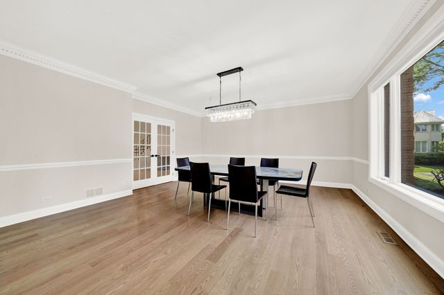 5 S Meadow Court, South Barrington, IL 60010