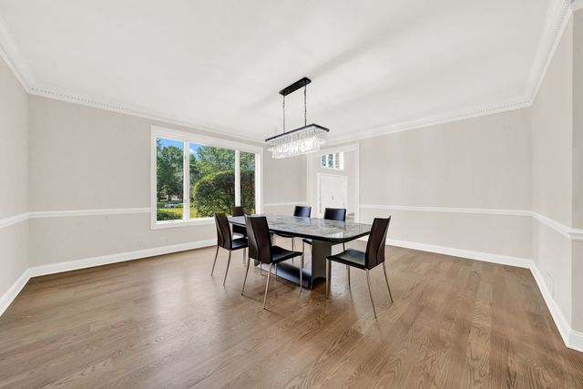 5 S Meadow Court, South Barrington, IL 60010