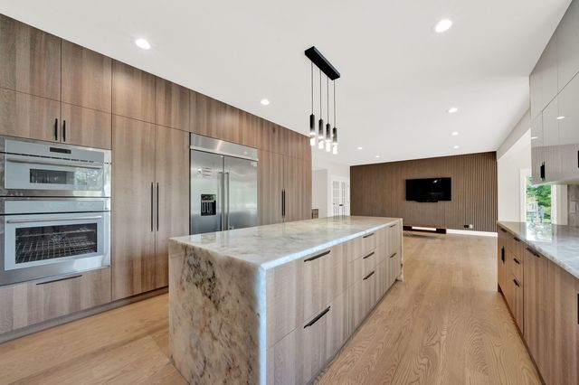 5 S Meadow Court, South Barrington, IL 60010