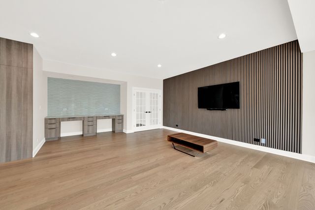 5 S Meadow Court, South Barrington, IL 60010