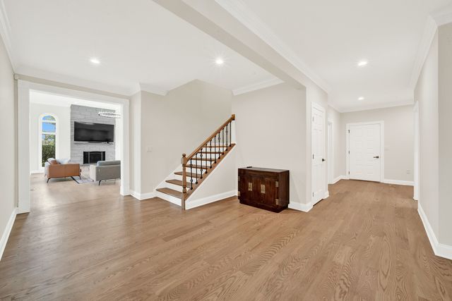 5 S Meadow Court, South Barrington, IL 60010