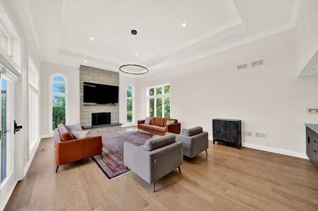 5 S Meadow Court, South Barrington, IL 60010