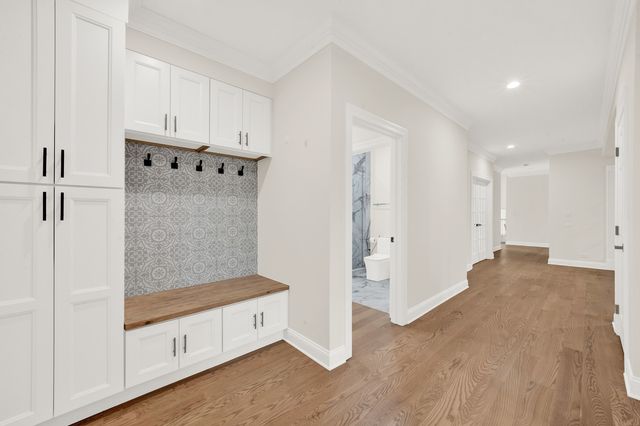 5 S Meadow Court, South Barrington, IL 60010