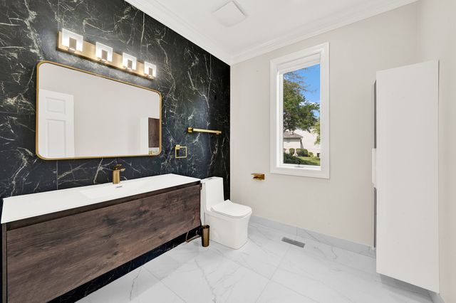 5 S Meadow Court, South Barrington, IL 60010