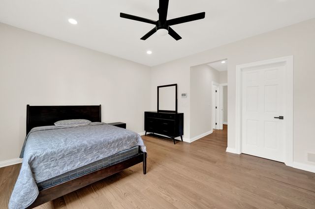 5 S Meadow Court, South Barrington, IL 60010