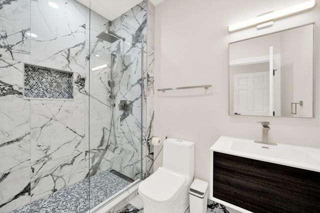 5 S Meadow Court, South Barrington, IL 60010