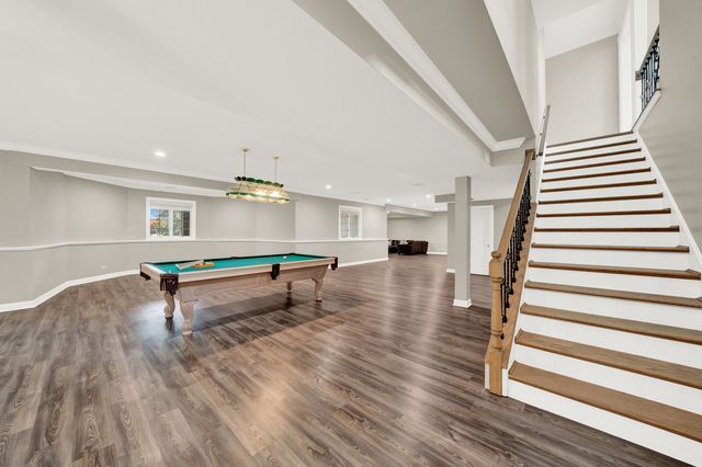 5 S Meadow Court, South Barrington, IL 60010