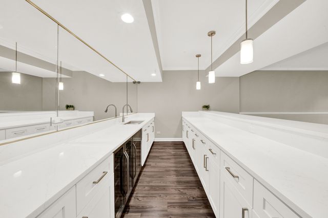 5 S Meadow Court, South Barrington, IL 60010