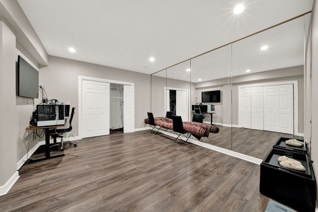 5 S Meadow Court, South Barrington, IL 60010