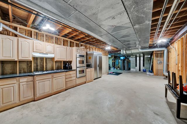 5 S Meadow Court, South Barrington, IL 60010