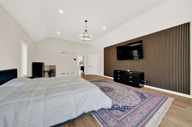 5 S Meadow Court, South Barrington, IL 60010