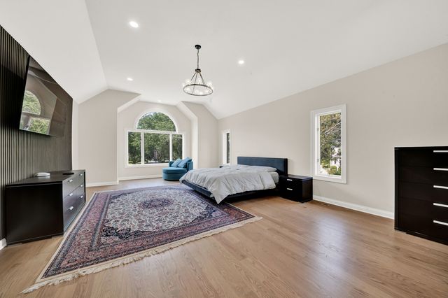 5 S Meadow Court, South Barrington, IL 60010