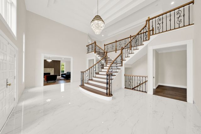 5 S Meadow Court, South Barrington, IL 60010