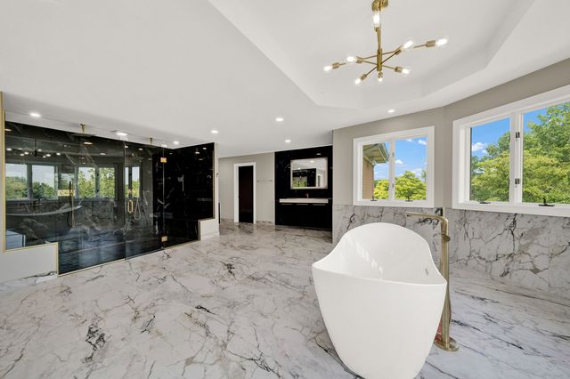 5 S Meadow Court, South Barrington, IL 60010