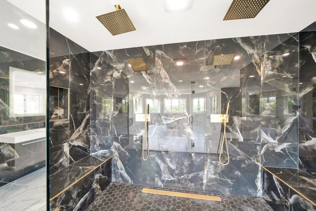 5 S Meadow Court, South Barrington, IL 60010