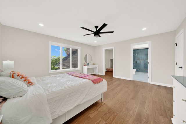 5 S Meadow Court, South Barrington, IL 60010