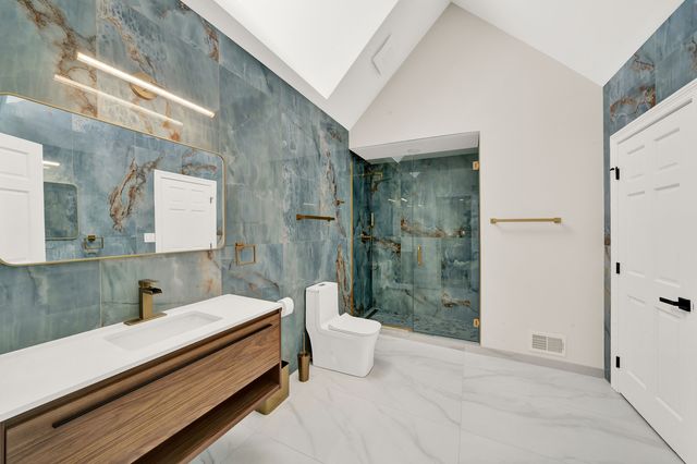 5 S Meadow Court, South Barrington, IL 60010