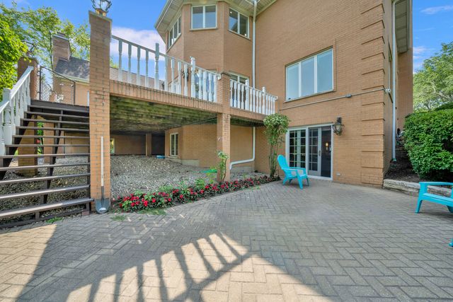 5 S Meadow Court, South Barrington, IL 60010