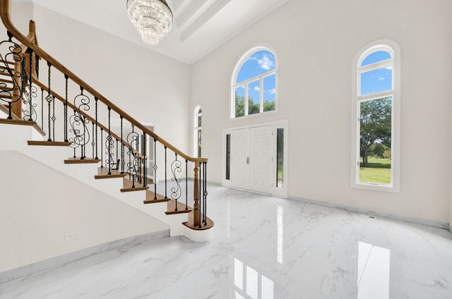 5 S Meadow Court, South Barrington, IL 60010