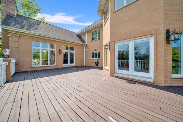 5 S Meadow Court, South Barrington, IL 60010