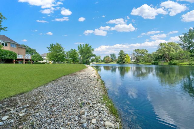 5 S Meadow Court, South Barrington, IL 60010