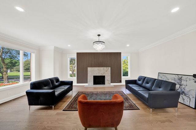 5 S Meadow Court, South Barrington, IL 60010