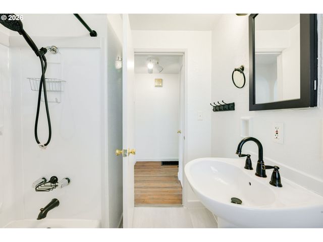 12107 Se KELLY St, Portland, OR 97266