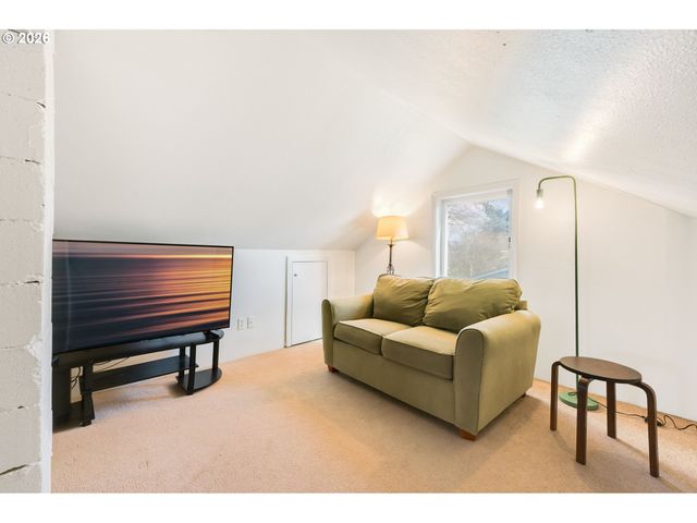 12107 Se KELLY St, Portland, OR 97266