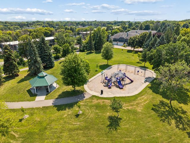 191 South Shore Court, Chanhassen, MN 55317