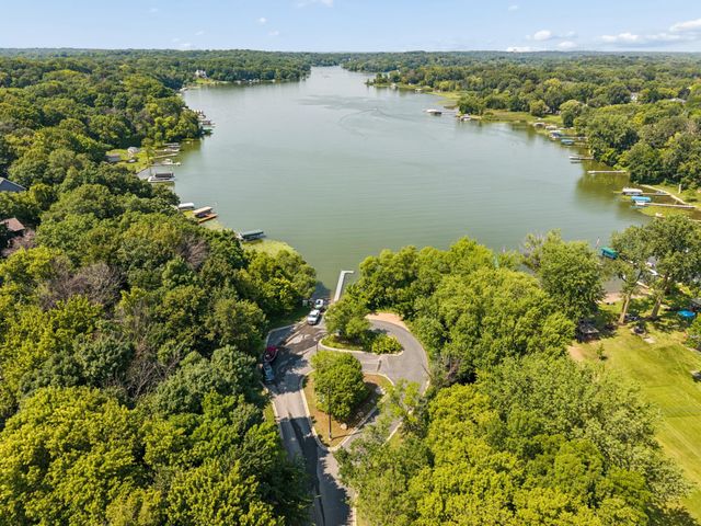 191 South Shore Court, Chanhassen, MN 55317