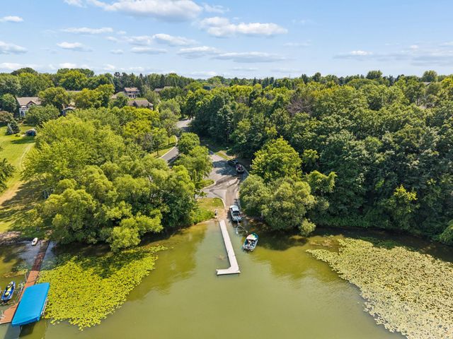 191 South Shore Court, Chanhassen, MN 55317
