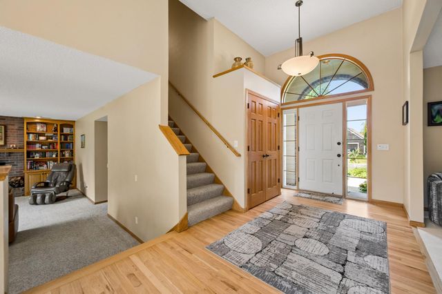191 South Shore Court, Chanhassen, MN 55317